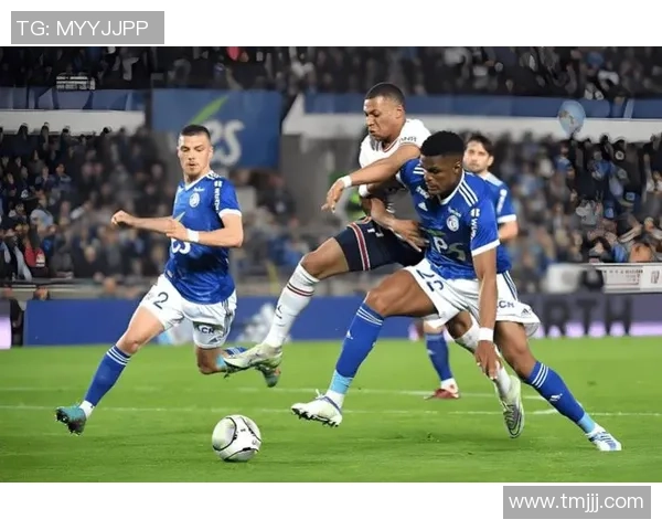 西甲激战：里昂大胜曼城三球零封引发全场狂欢